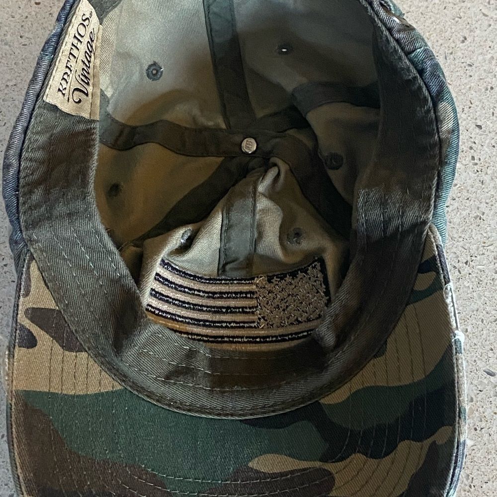 Women’s camouflaged distressed American patriotic hat - Picture 3 of 5